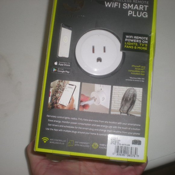 SMARTGEAR     WIFI SMARTPLUG  Wireless Remote  NWB - Picture 2 of 2